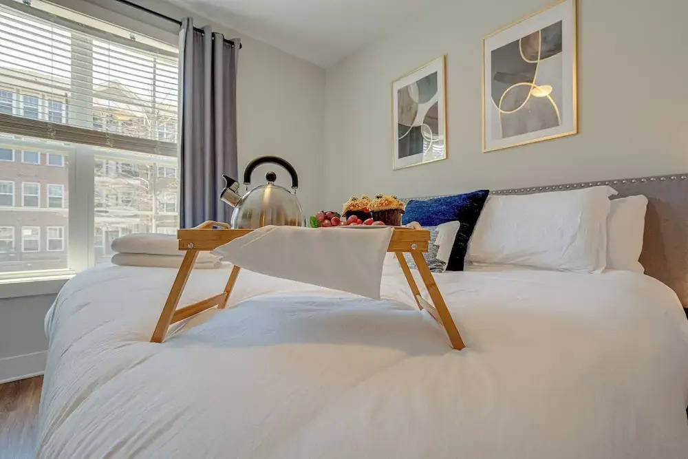 Modern Melrose-sleeps 8- Mins to Downtown Broadway