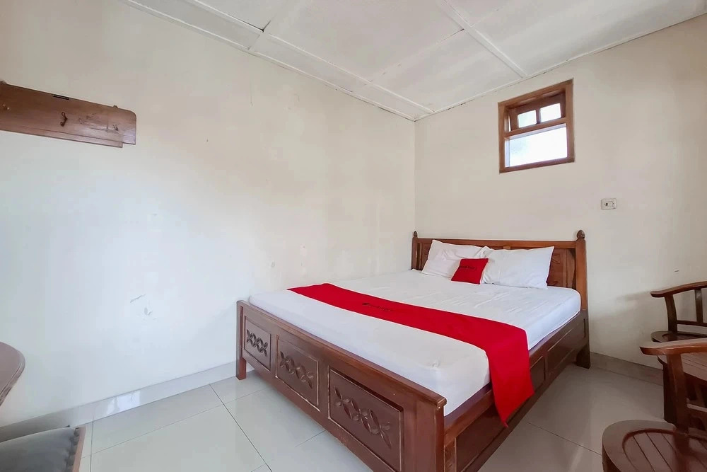 RedDoorz Hotel Tejomoyo Near Bukit Sekipan Tawangmangu