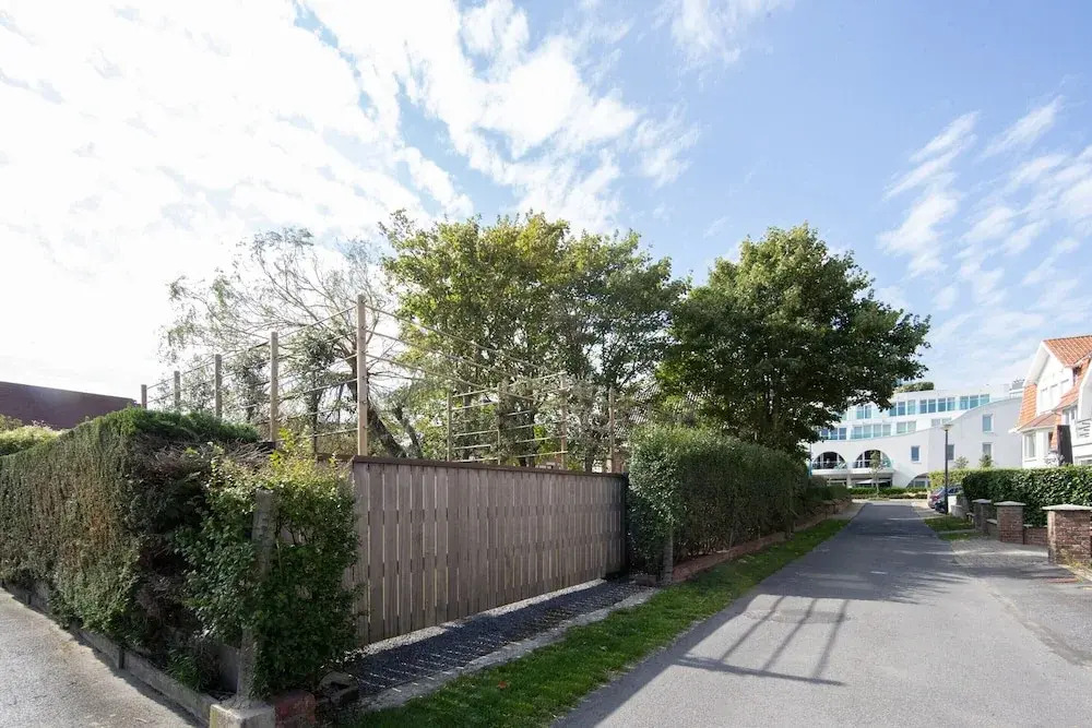 Villa in Koksijde with Sunny Garden