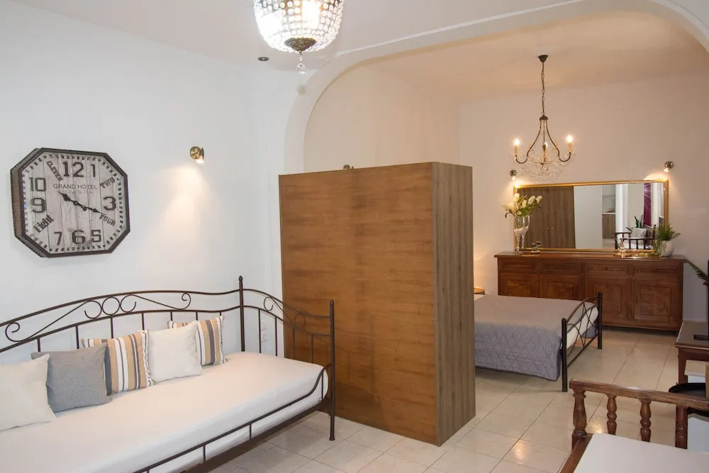 Athina House "by Checkin"