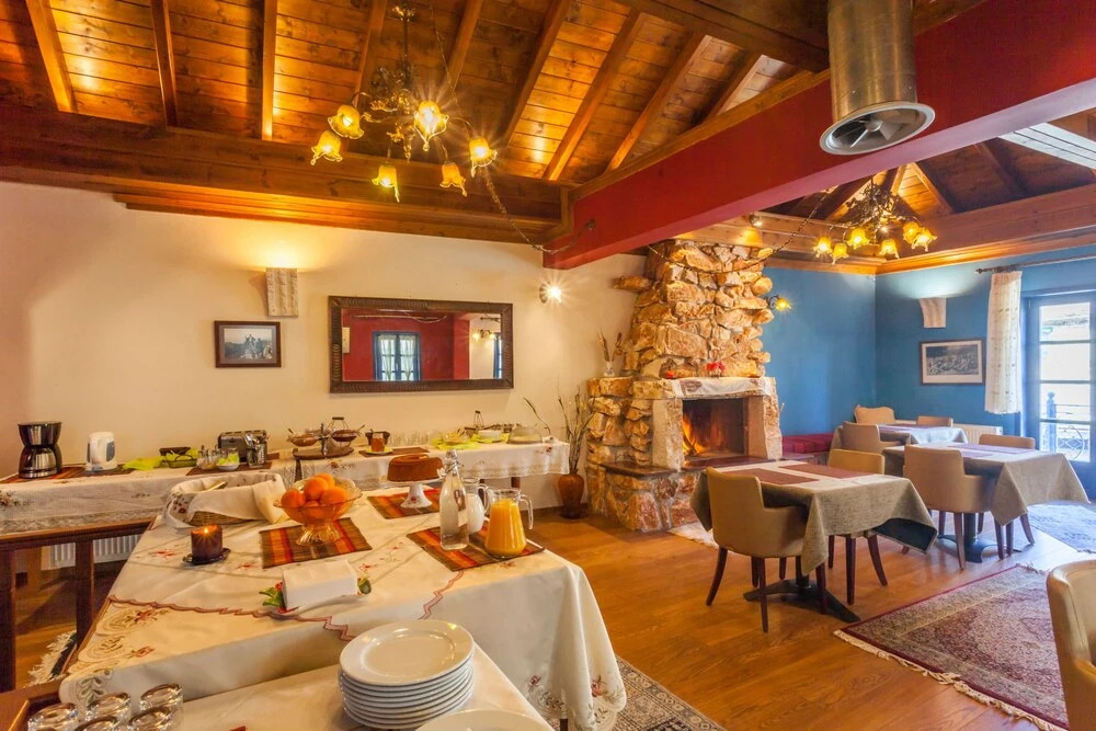 Arktouros Hotel
