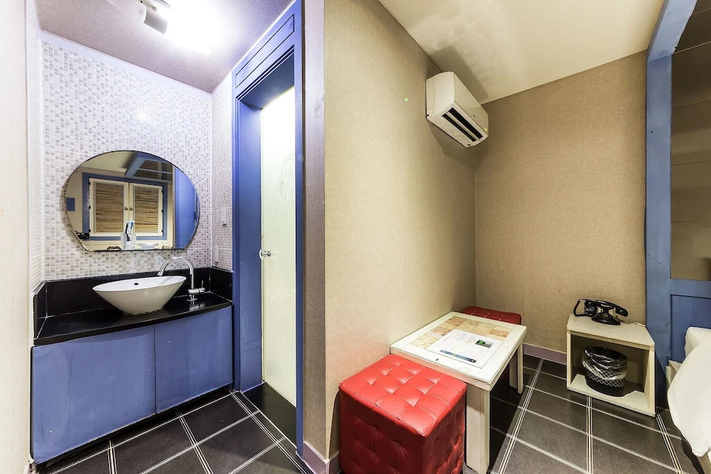 Hotel C&