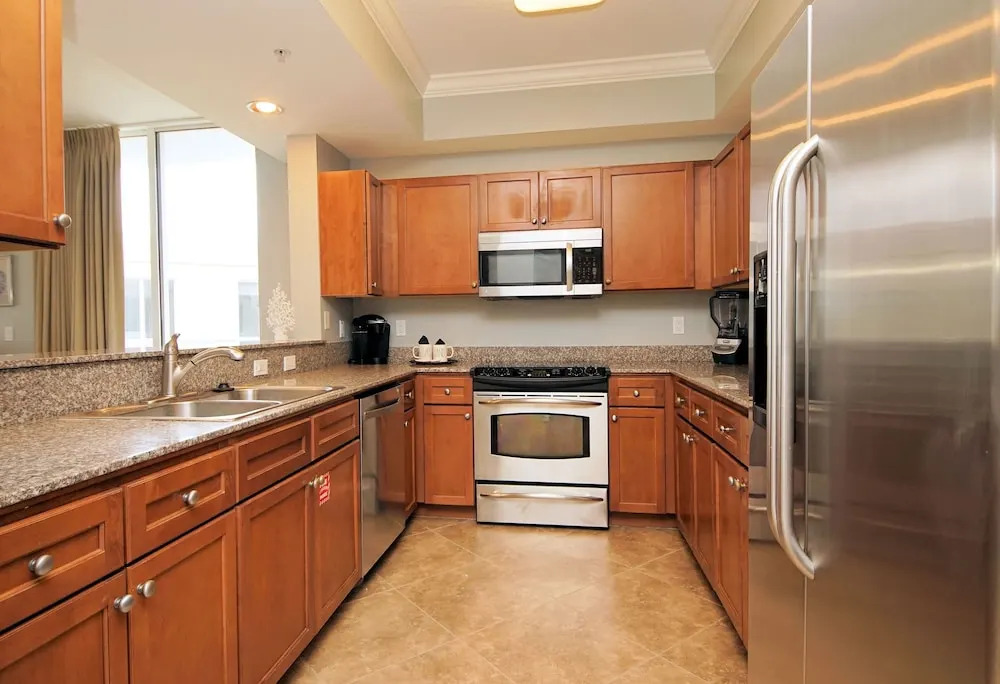 Heron PH-09 - 3 Br condo by RedAwning