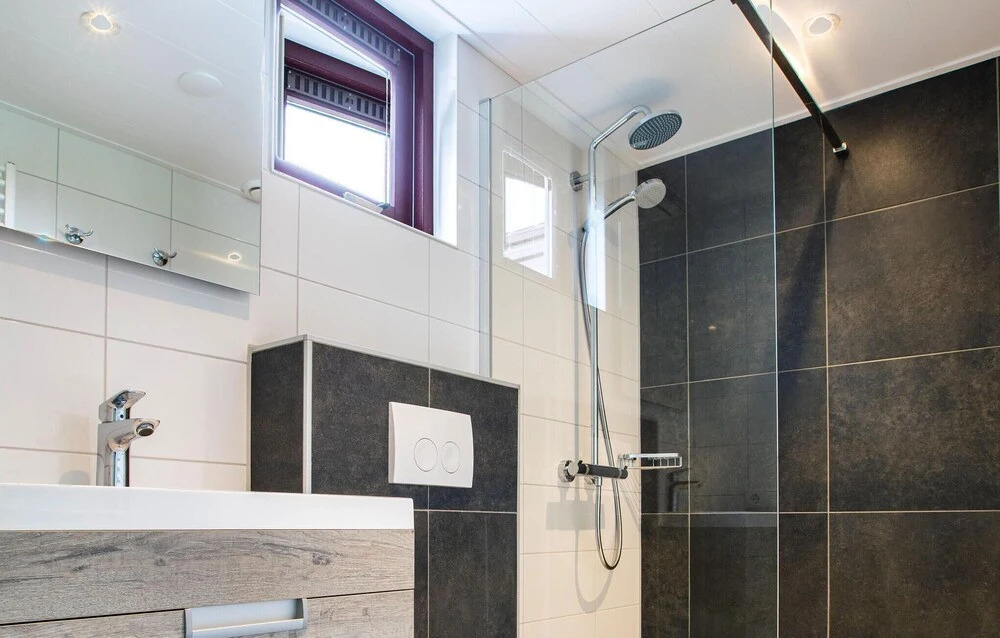 Amazing Home in Heinkenzand With Wifi and 2 Bedrooms