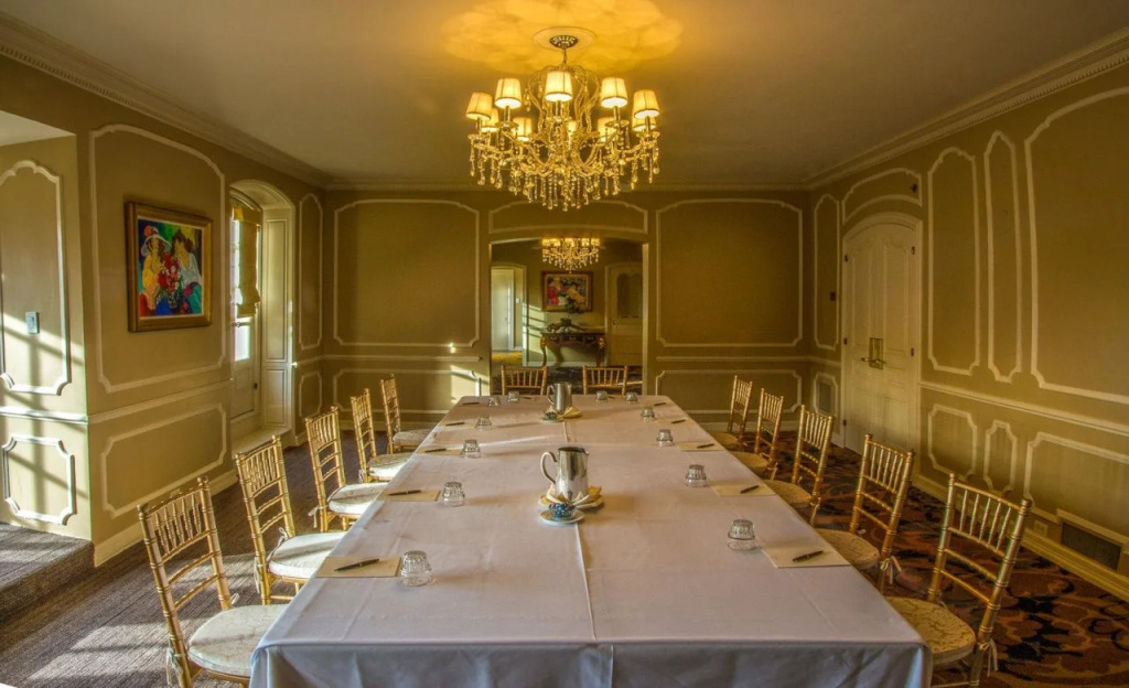 Warwick Melrose Hotel