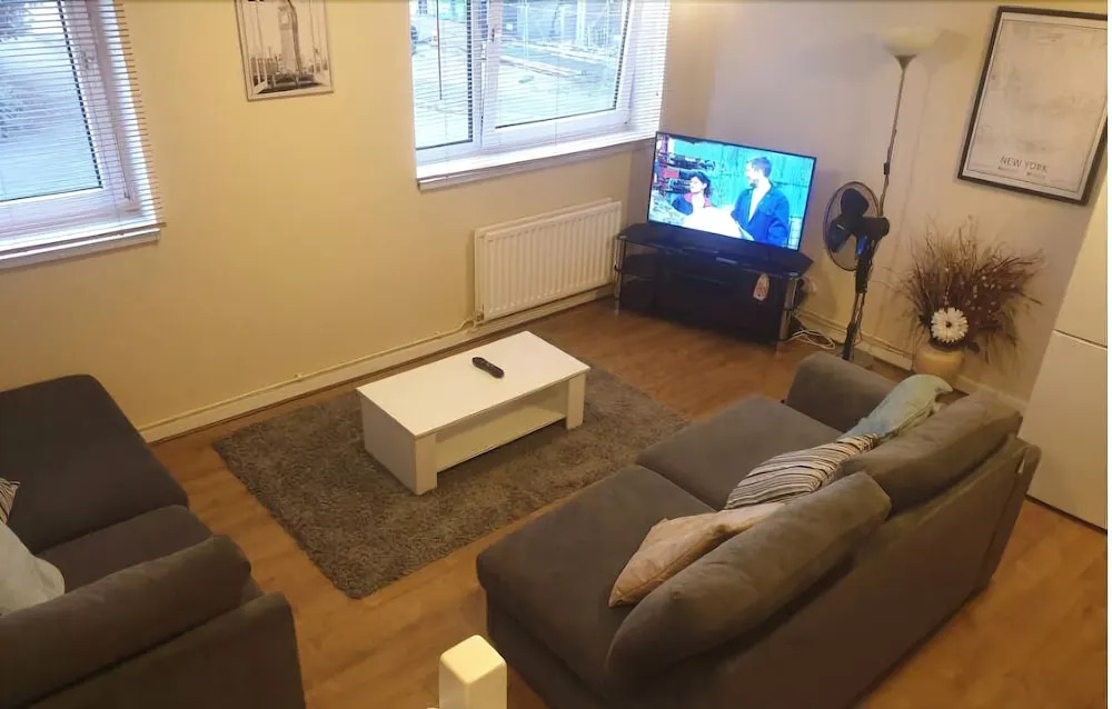 Longlyn 3 bedroom apartment