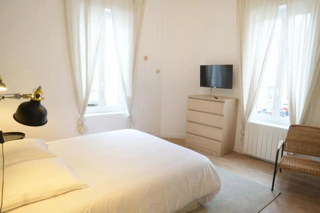 T3 de charme situé en hyper centre avec wifi, netflix, linge, draps, savons et serviettes fournis