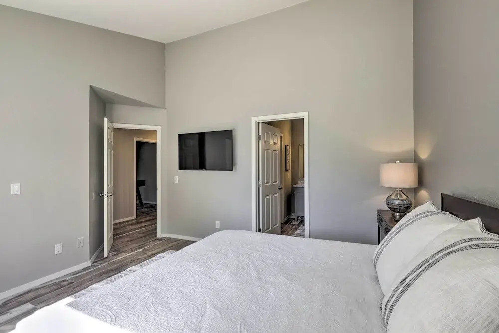 Modern Flagstaff Retreat ~ 4 Mi to Downtown!