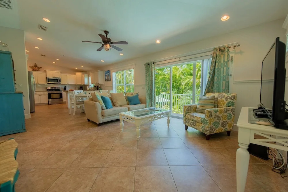 Hawaiian Tide Apartment 3