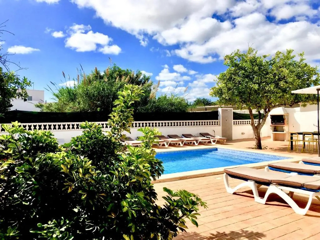 Villa Torres 10 minute walk from Playa den Bossa