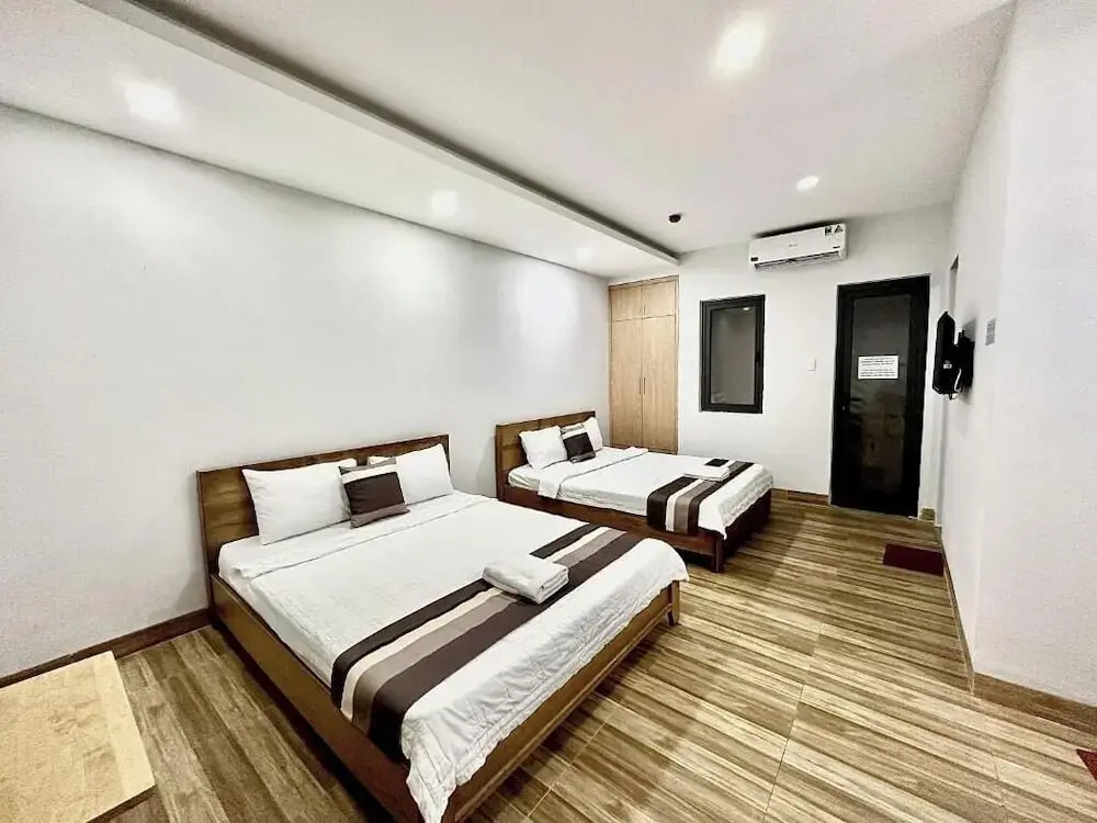 RedDoorz The Jade Hotel Than Nhan Trung