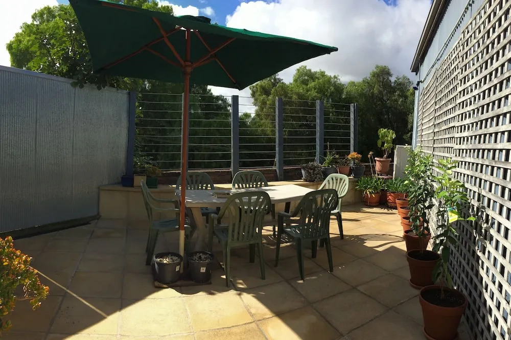 22 Travellers Accommodation