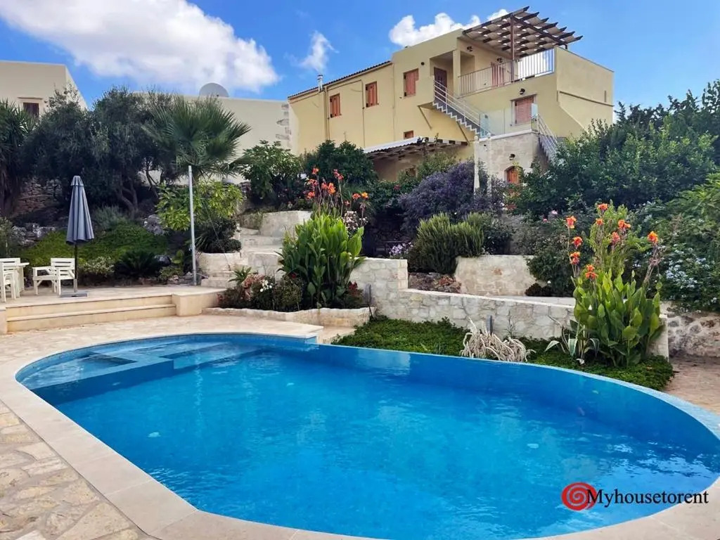 2 Apartments Sharing Garden and Pool