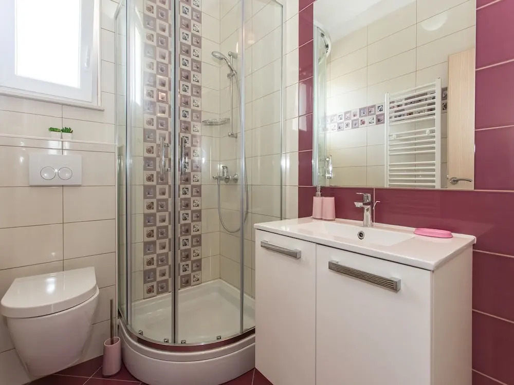 Modern villa with private swimming pool, nice garden with roofed terrace, BBQ