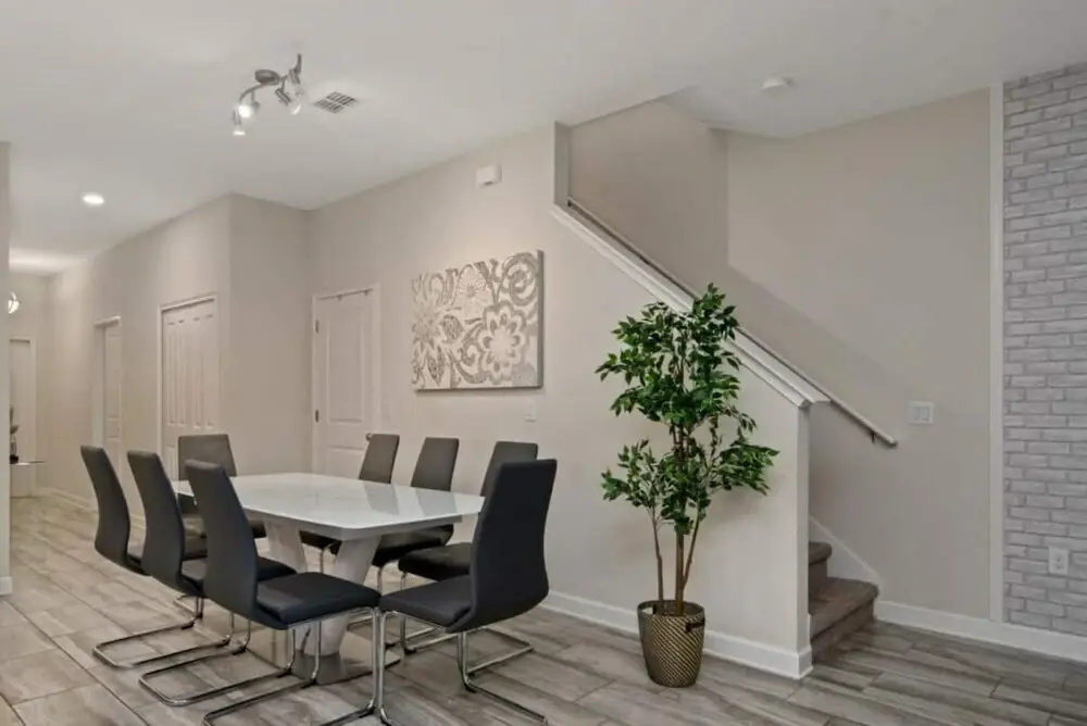 9033 Spectacular Townhouse for Your Family With an Awesome Clubhouse