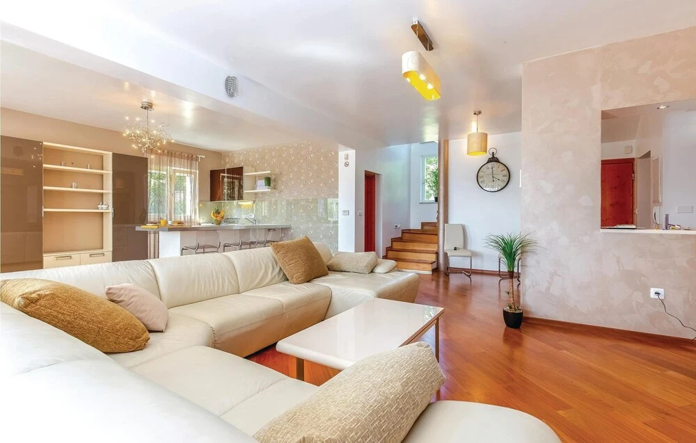 Amazing Home In Kostrena