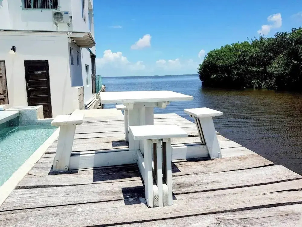 Poolside Seaview Studio With Infinity Pool & Overwater Deck Near Airport, 1st FL