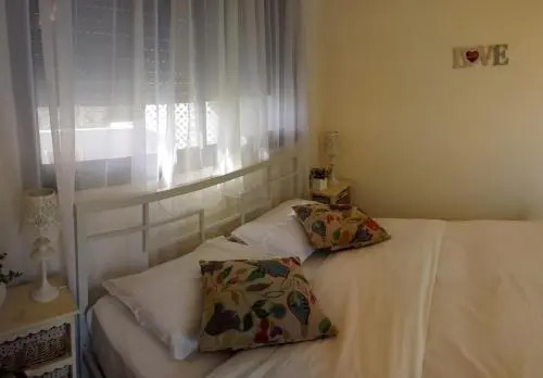 Hen Suites
