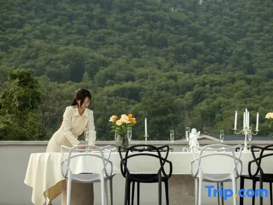 Shili Yunshe · INS Designer's Light Luxury Hot Spring Resort & B&B (Anji Yunshang Grassland Branch)