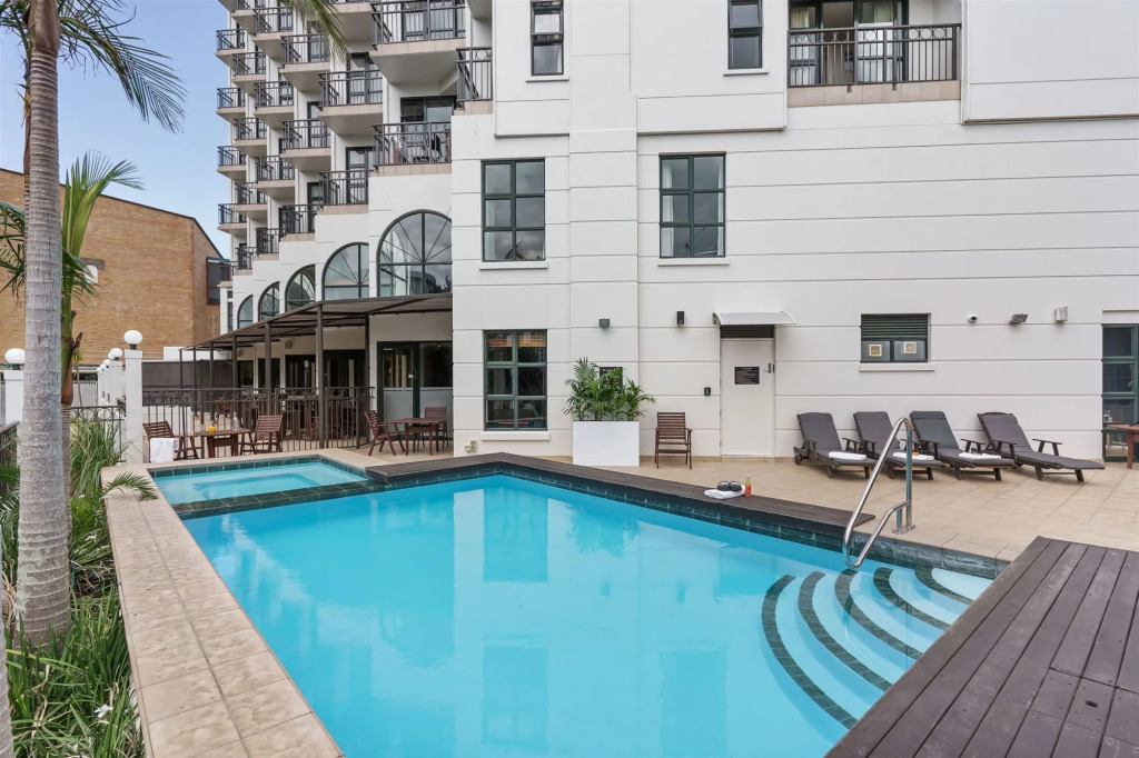 Parkside Hotel & Apartments