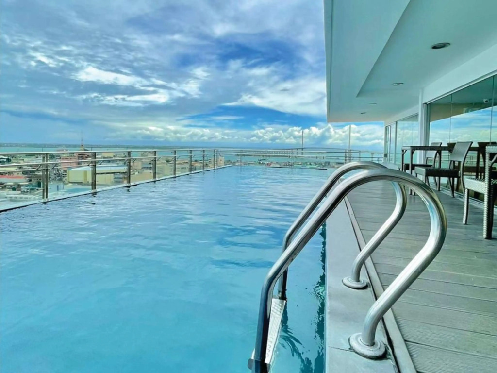 One Central Hotel & Suites