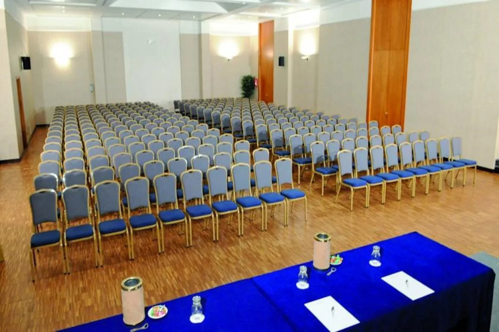 FlyOn Hotel & Conference Center