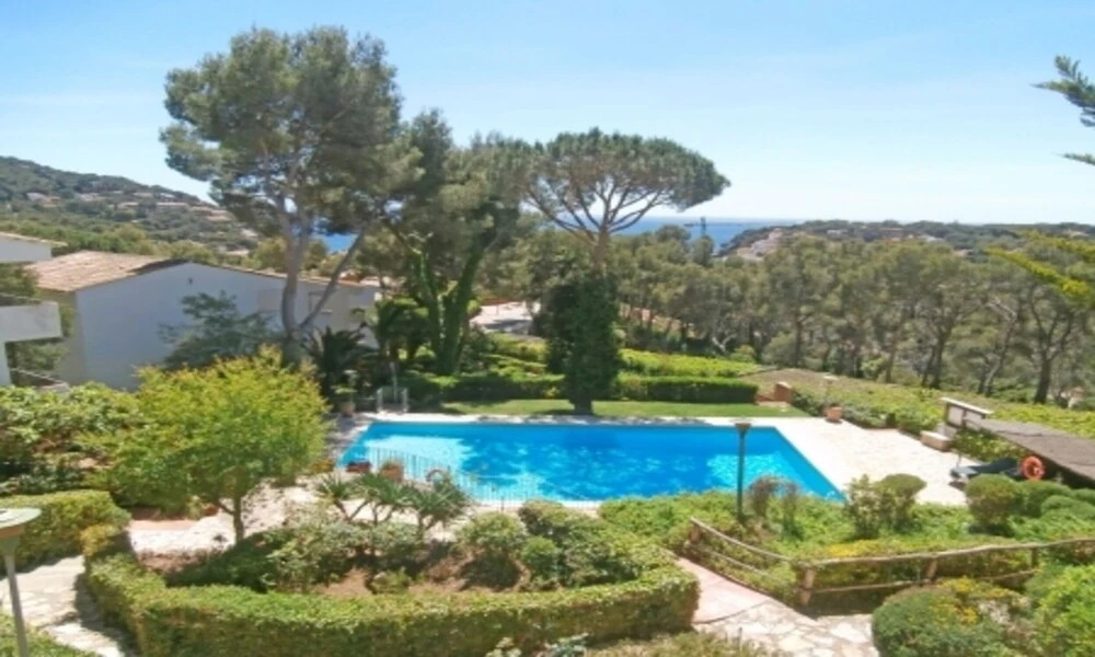 Apartment - 2 Bedrooms with Pool - 104677