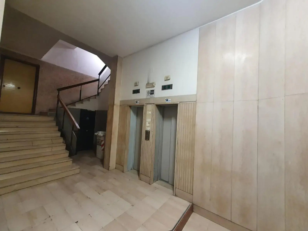 NEAPOLITAN SKYSCRAPER APARTMENT