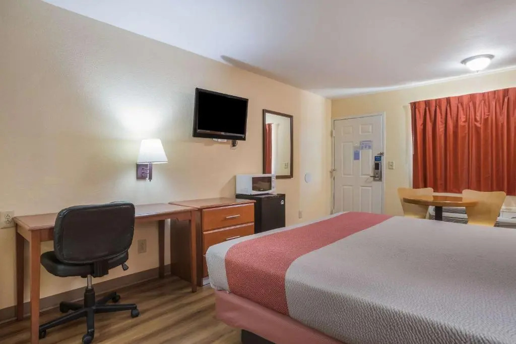 Rodeway Inn & Suites