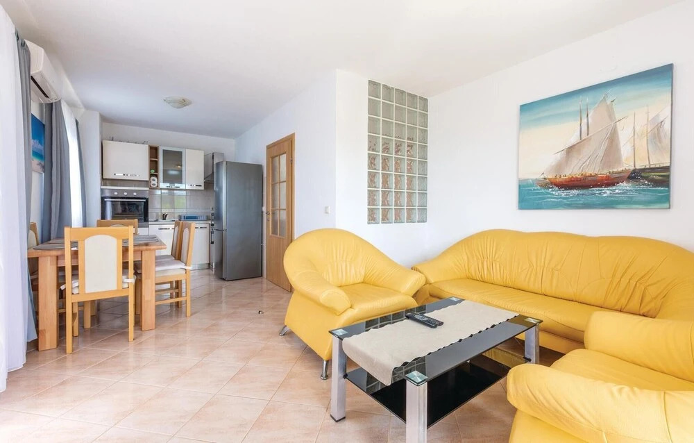 Beautiful Home in Sevid With Wifi and 4 Bedrooms