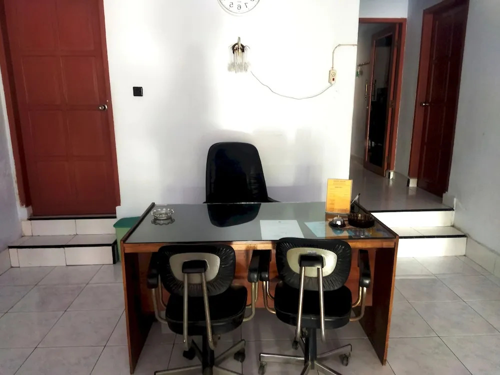 Hotel O Wisma Phinisi Syariah Near Mall of Pinrang Sejahtera