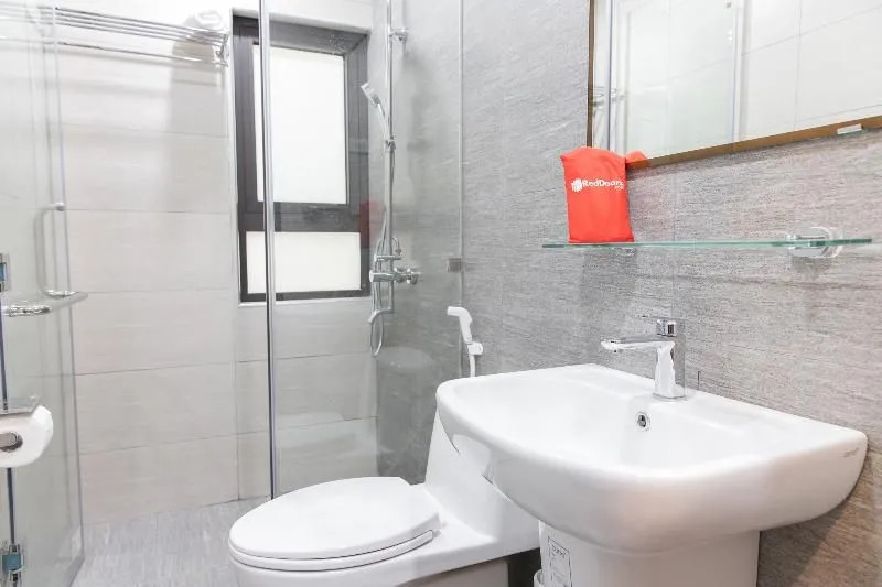 Reddoorz Plus Near Westlake Tay Ho