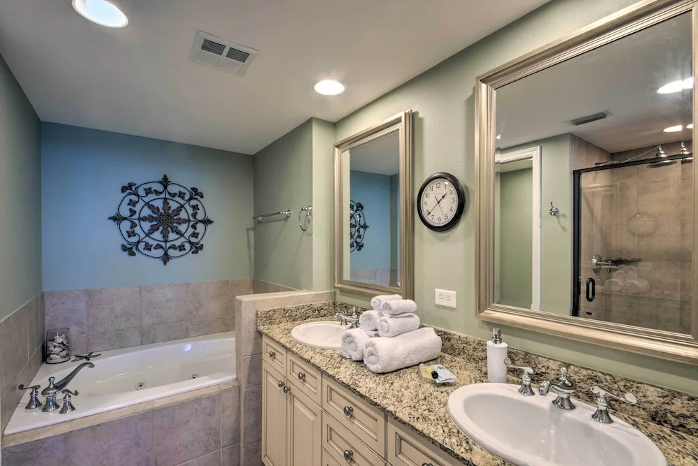 Pensacola Beach Resort Condo With Beach Access!