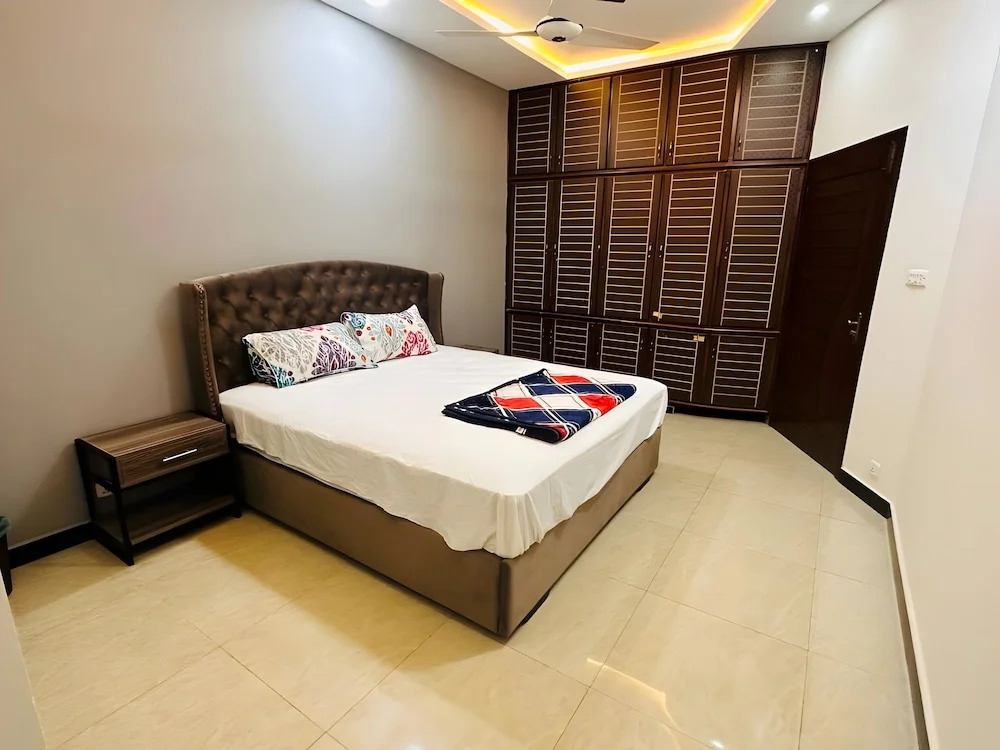 Holidazzle Lodge Islamabad