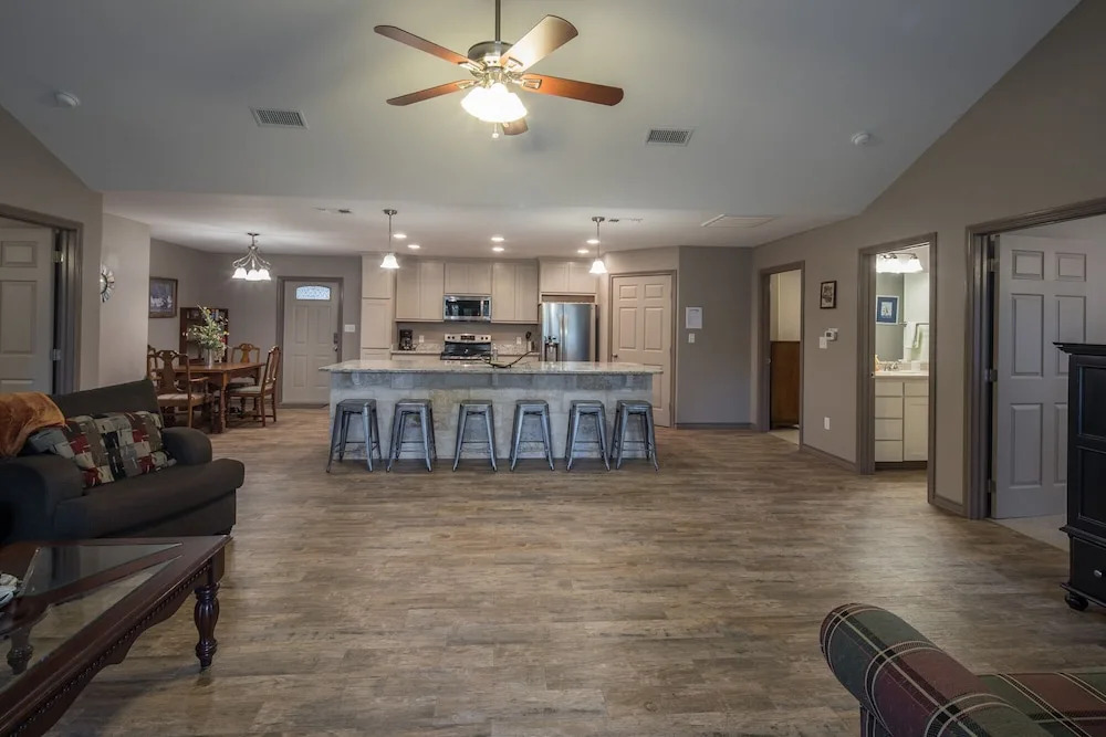 Duke's Horseshoe House 3 Bedrooms 2.5 Bathrooms Home