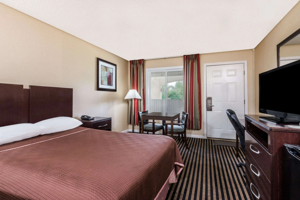Howard Johnson by Wyndham Rocky Hill