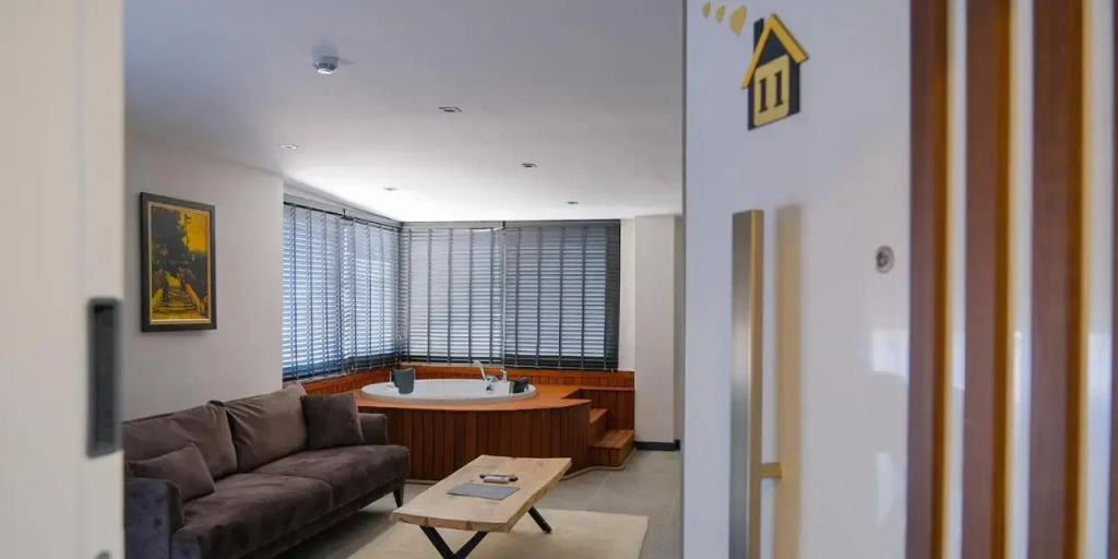 Eluxio Suite Hotel