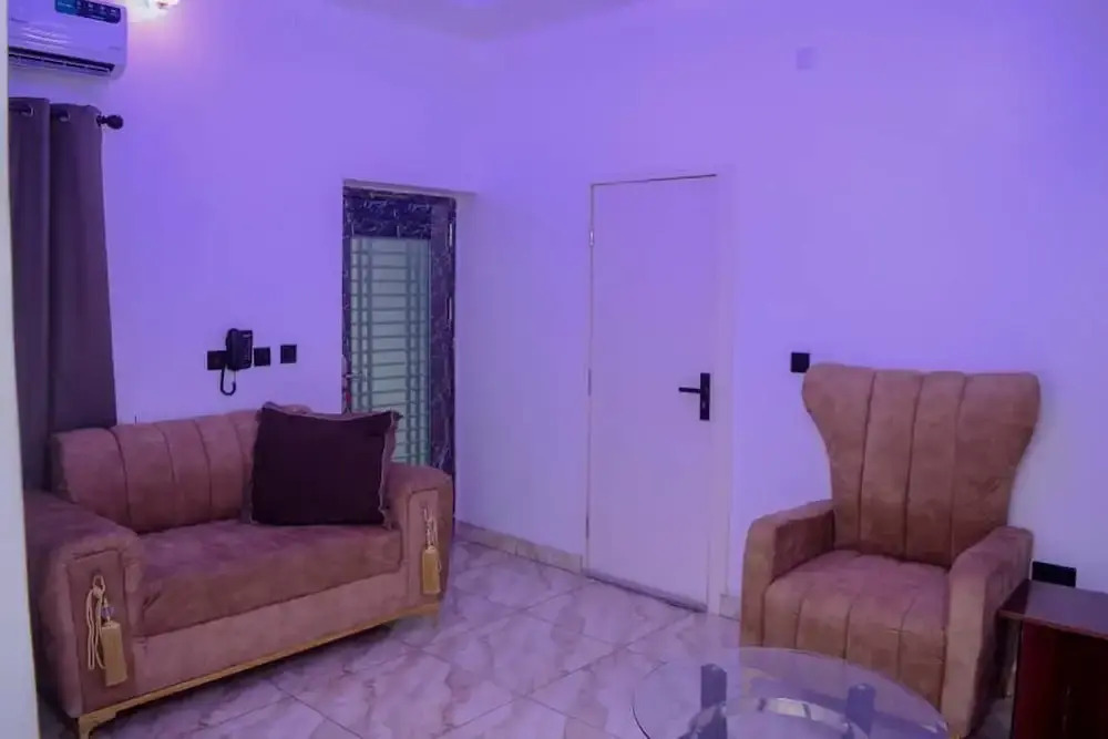 Bamgbose Apartments - Sleeps 2 - Parking - Balcony