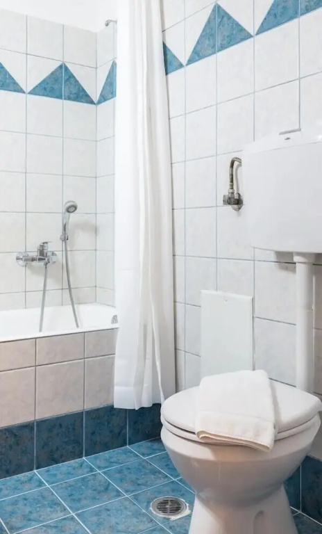 Sunny apartment with 2 bedrooms and Garden