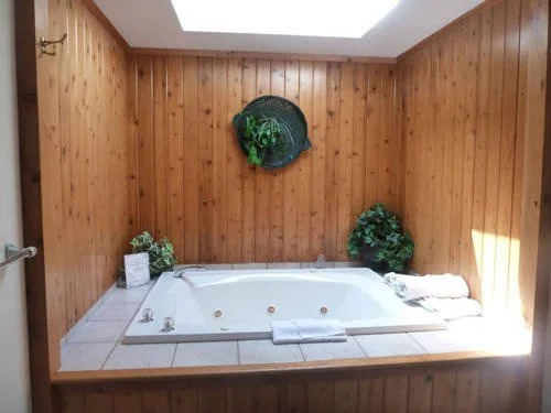 Crescent Lodge & Country Inn