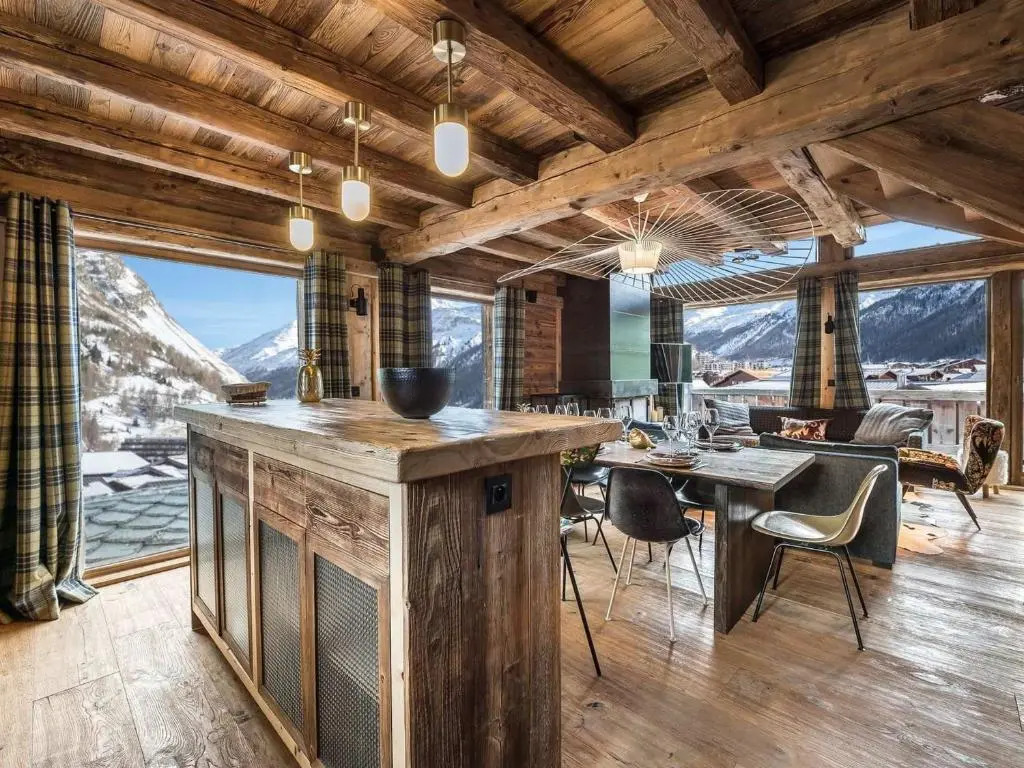 Chalet de Luxe à Val d'Isère avec Jacuzzi et Hammam - FR-1-567-8
