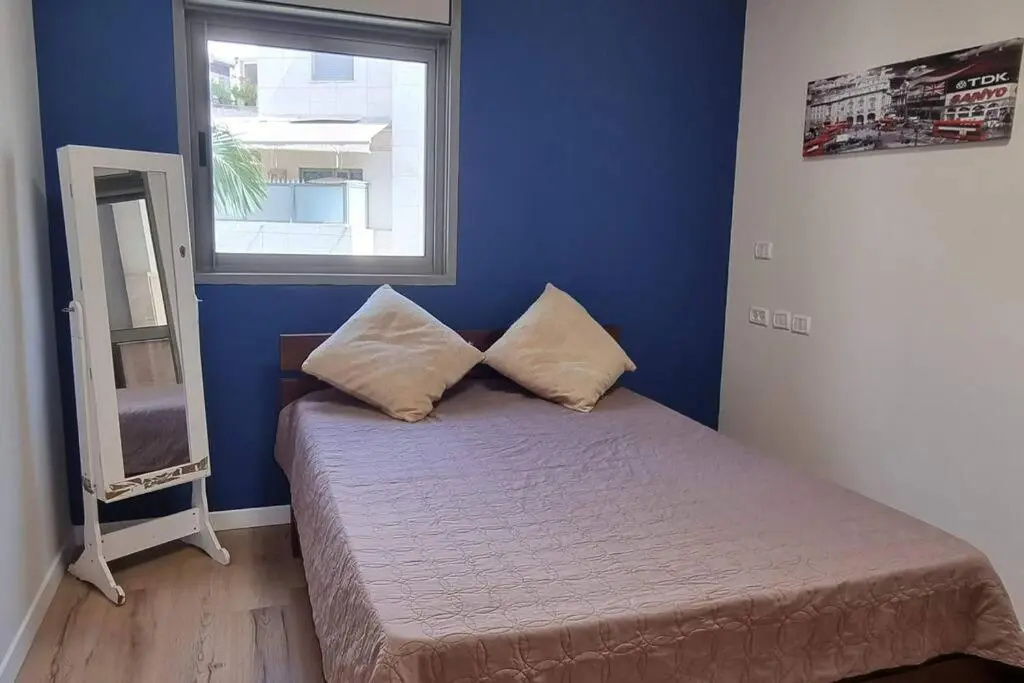 Tel Aviv North /Large Apartment w/ Pool,Spa&Gym