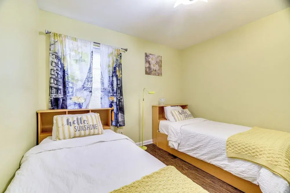 Pet-friendly Tobyhanna Escape Near Hiking & Skiing