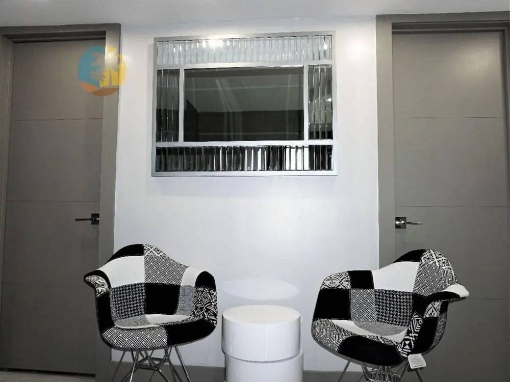 Alexander 518 4 Bedroom Apts by RedAwning