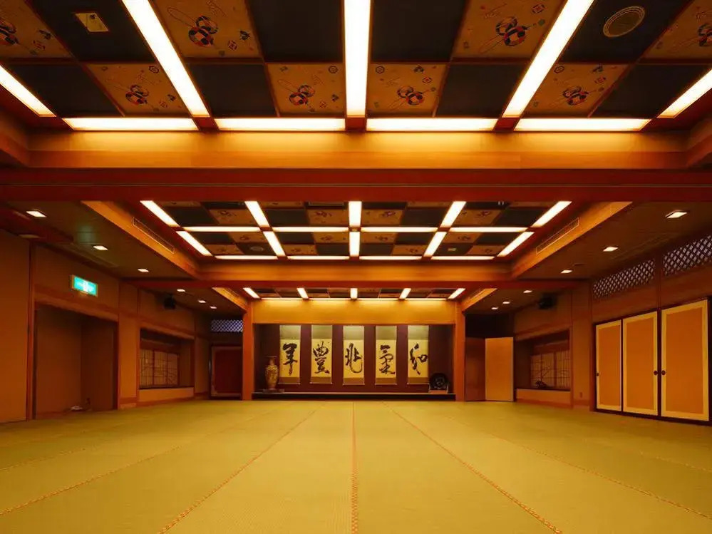 Hotel Hoho "A hotel overlooking the Echigo Plain and the Yahiko mountain range" formerly Hotel Oohashi Yakata-no-Yu
