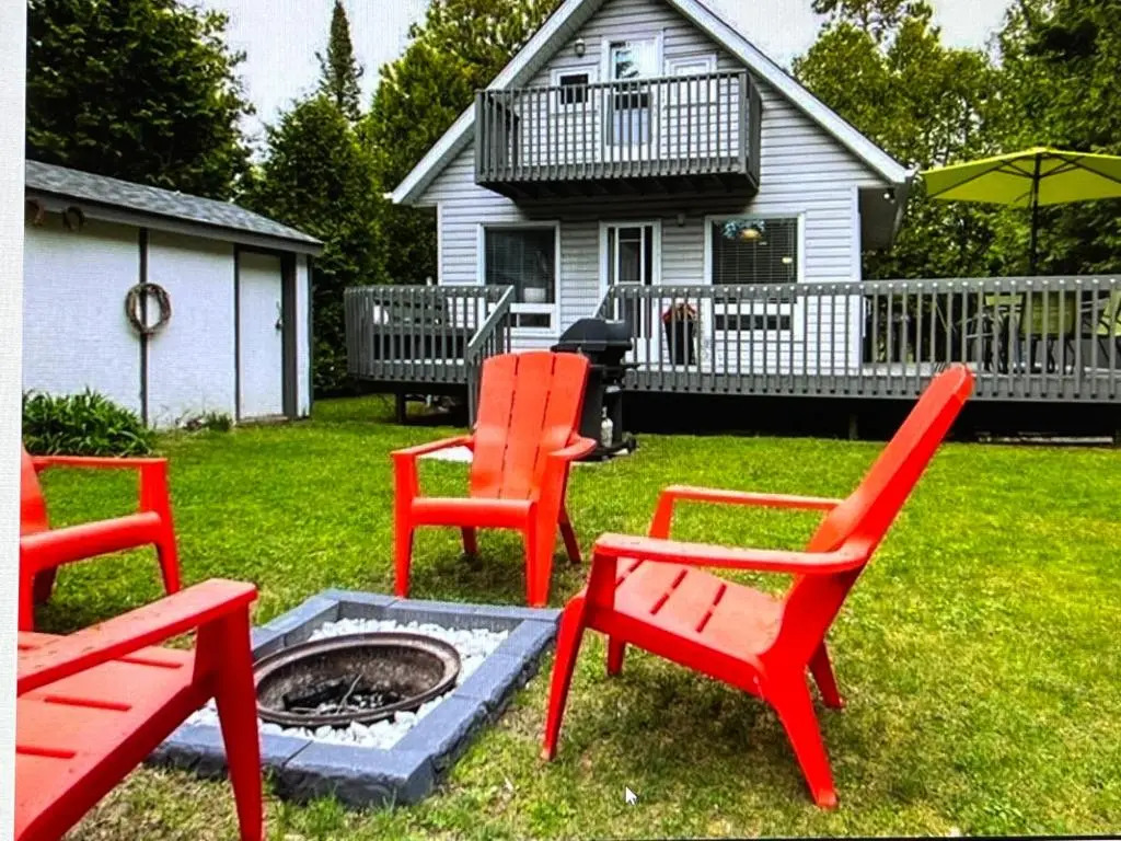Beachy Chic-Completely renovated- Steps to the Beach