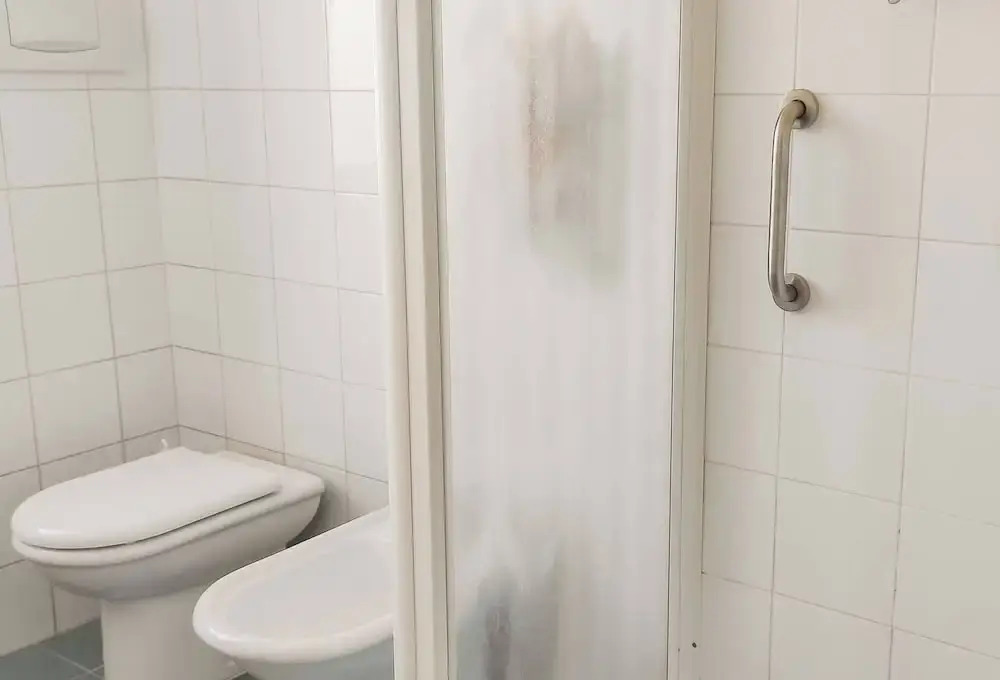 Room-large Double Room in Central Downto