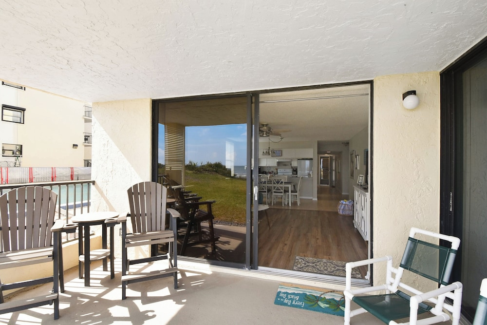 Newly Decorated Ground-floor Suite Steps From Beach and Pool W/views, Wifi