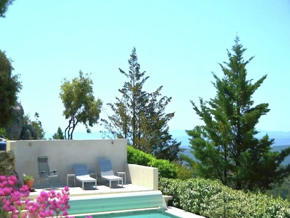 Villa with heated pool, pétanque, spa & view
