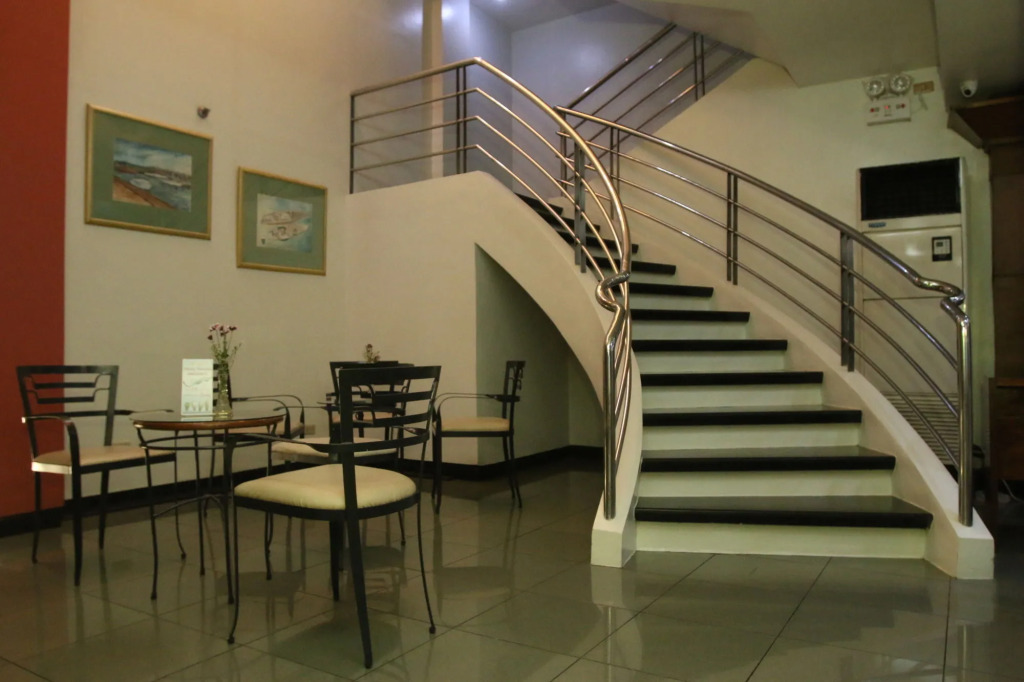 Harbor Town Hotel